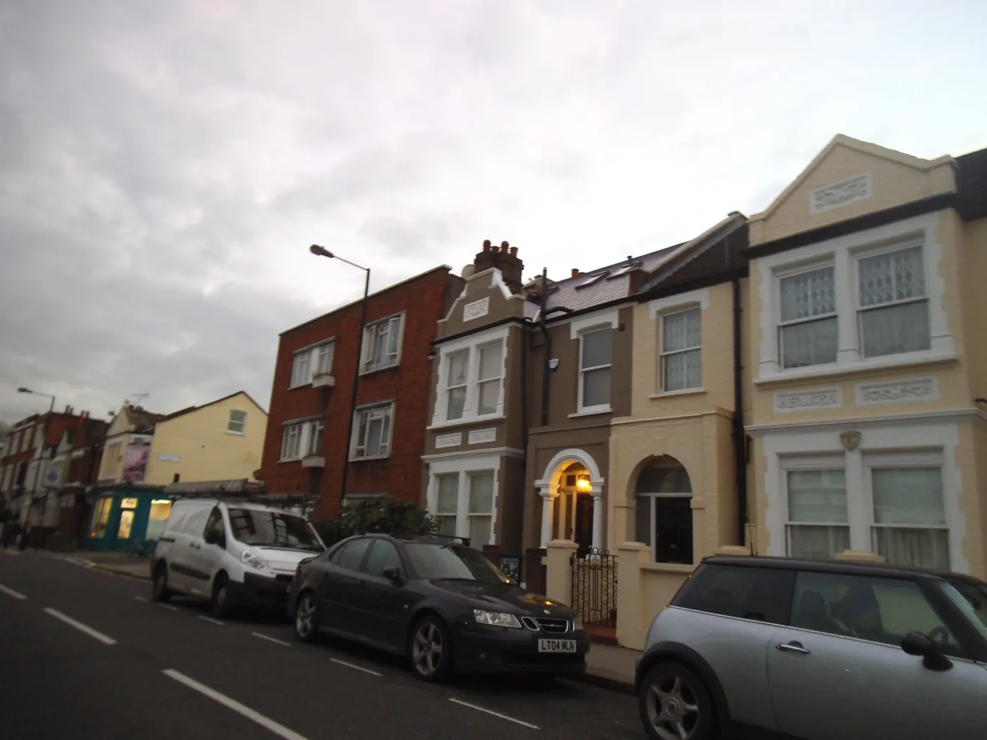 Fulham House Prices: £777,500 in SW6, £675,000 Borough